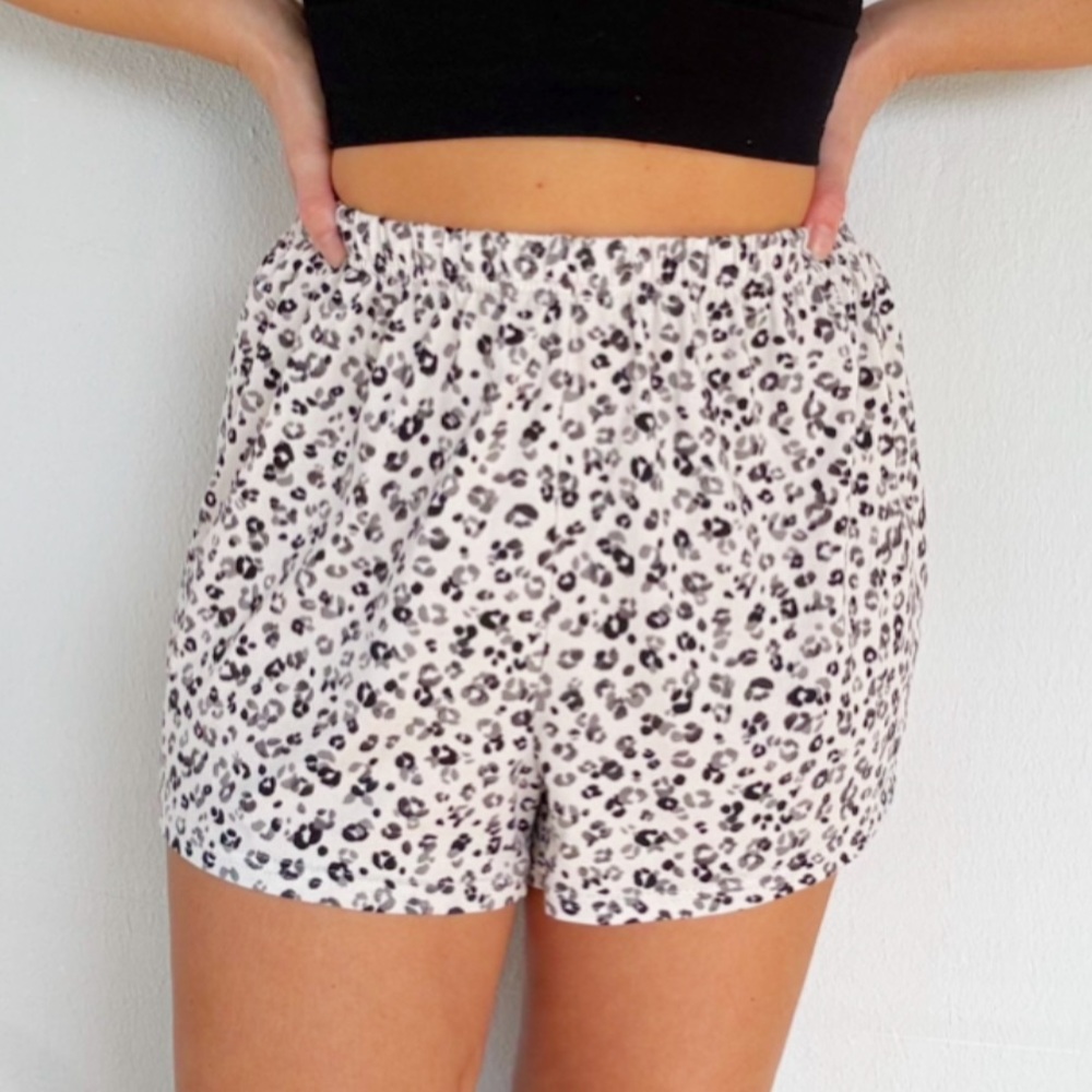 Dreamers white black leopard print casual loungewear sleep shorts size XL